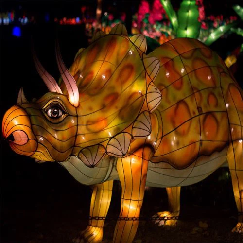 Tema Park diqqatga sazovor joylari "Ipak dinozavr" yoritgichlar festivali